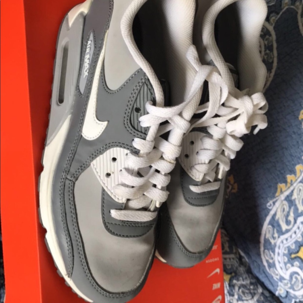 Woman grey Nike air max